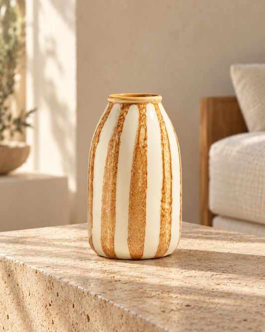 STRIA — Vase en céramique ambre · 24 cm — vue principale sur console