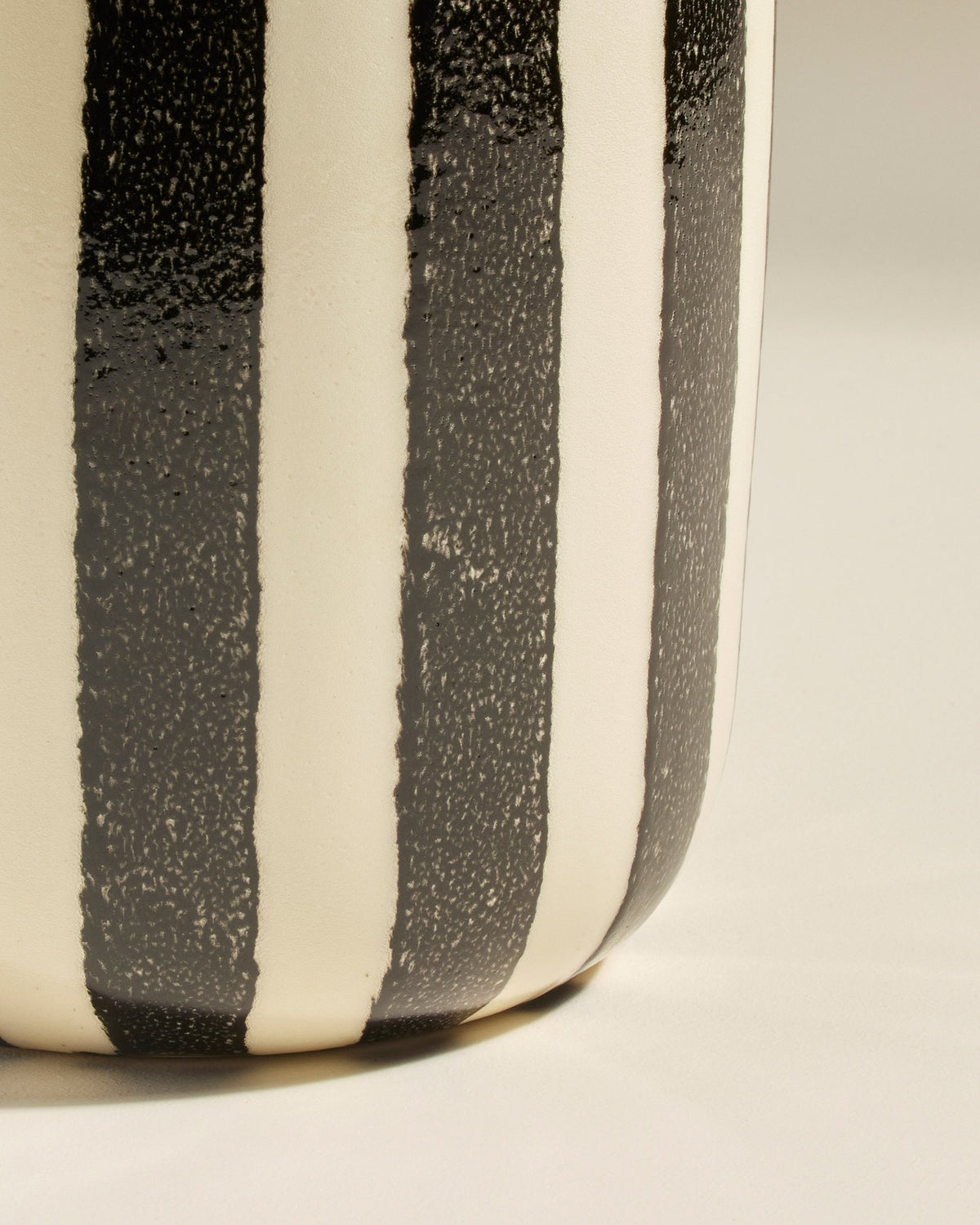 Vase décoratif Taahys en céramique Noir – 36 cm – vue 3
